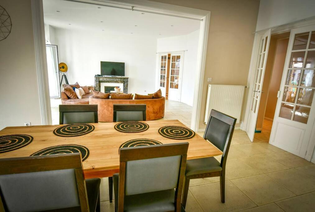Grand Appartement De Haut Standing En Centre-Ville 蒙吕松 外观 照片