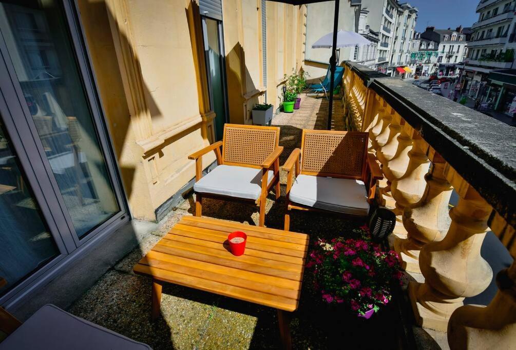 Grand Appartement De Haut Standing En Centre-Ville 蒙吕松 外观 照片